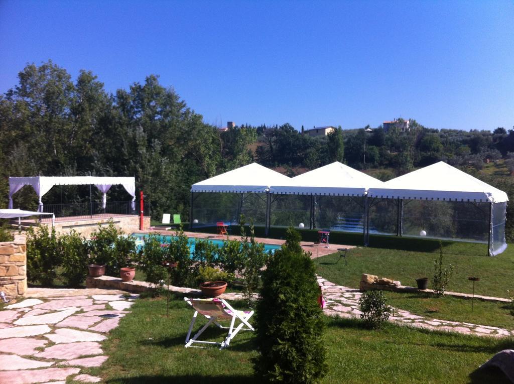 Borgo Le Capannelle Aparthotel Castel Ritaldi Kültér fotó