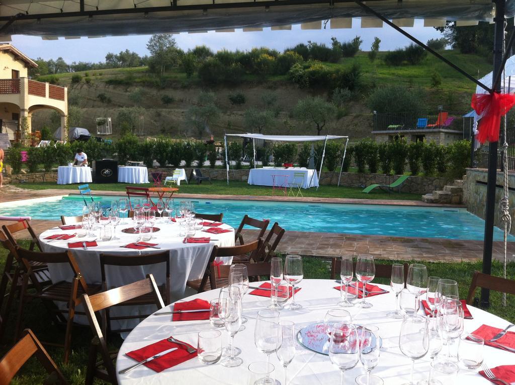Borgo Le Capannelle Aparthotel Castel Ritaldi Kültér fotó