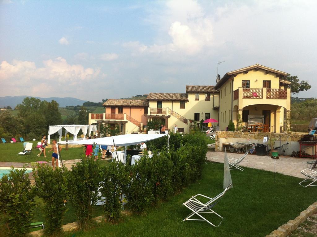 Borgo Le Capannelle Aparthotel Castel Ritaldi Kültér fotó