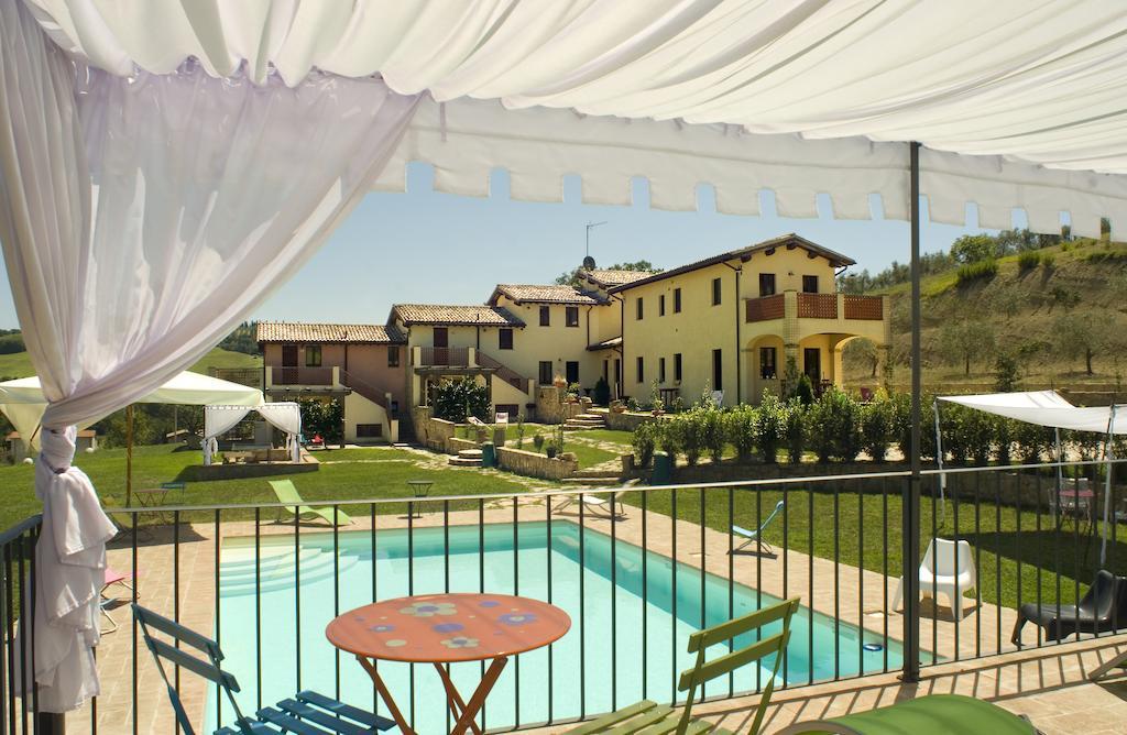 Borgo Le Capannelle Aparthotel Castel Ritaldi Kültér fotó